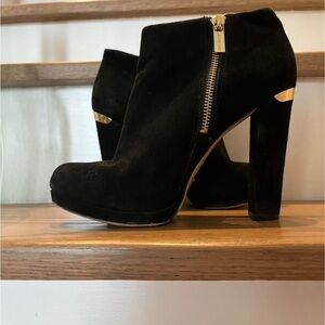 Michael Kors suede zippered ankle boot with gold accents. Size 7.5